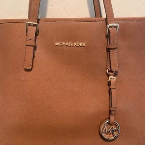 Jet Set Medium Saffiano Leather Tote Bag